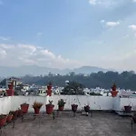 Hotel O Hya\'S Homestay