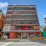 Super Oyo Townhouse 1232 White Sand
