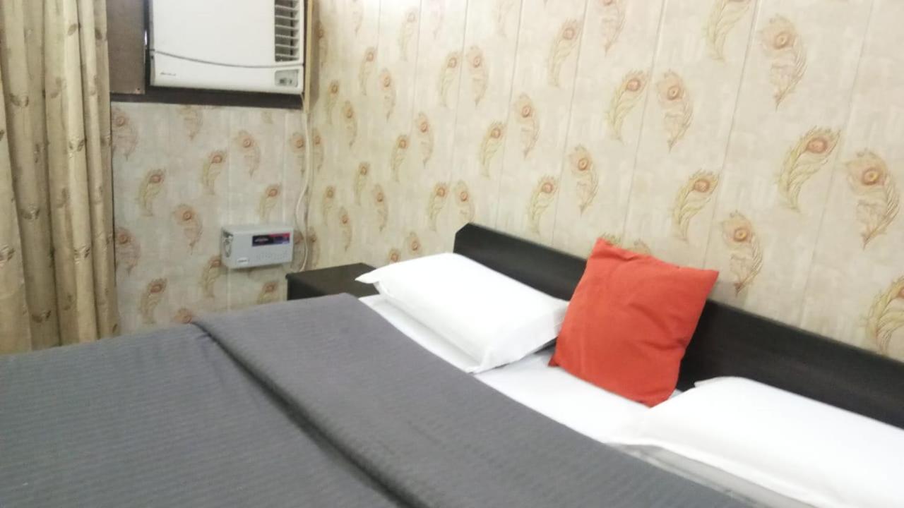 O Hya's Hotel *