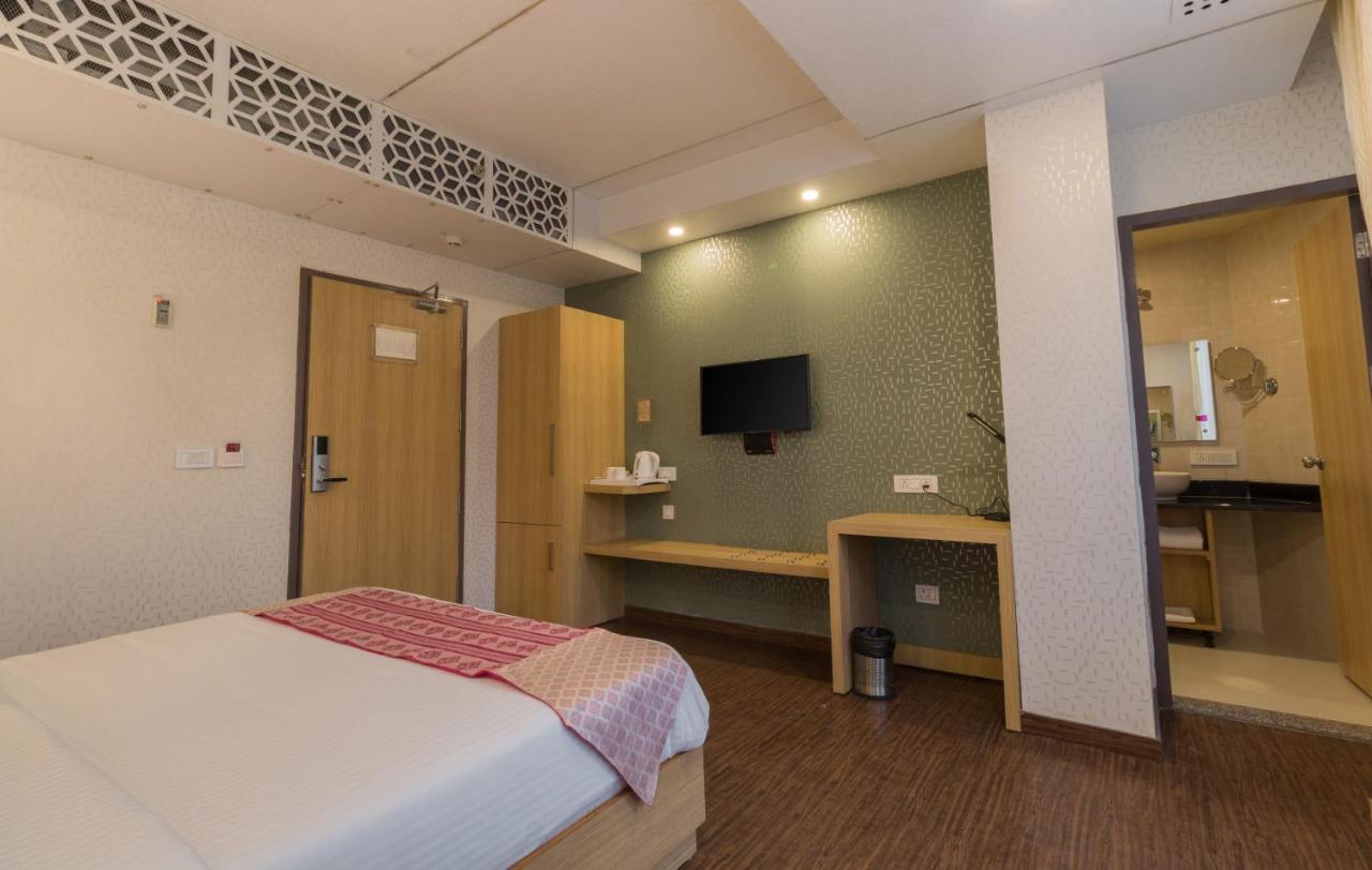 The Solitaire Express Hotel