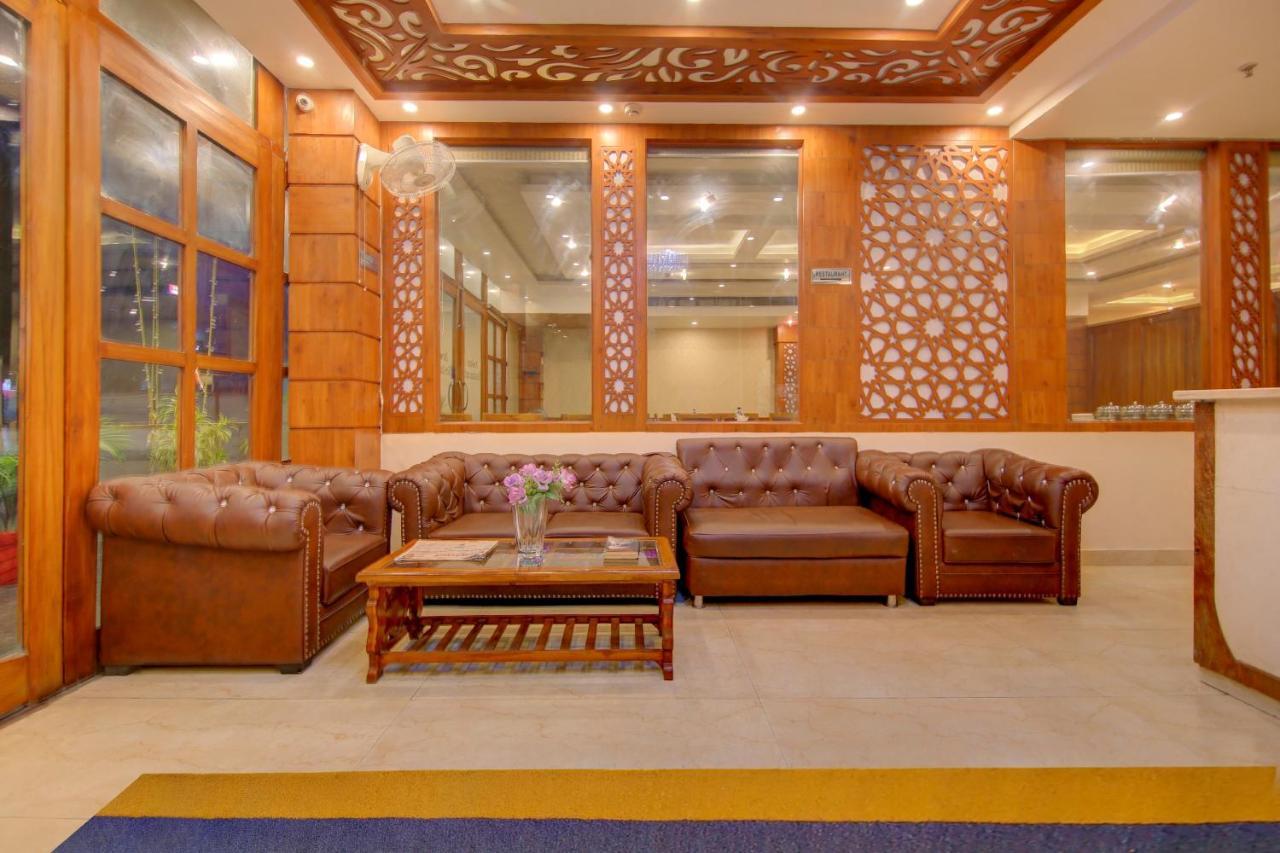 Vaccinated Staff- Townhouse Oak Gk Residency 4*