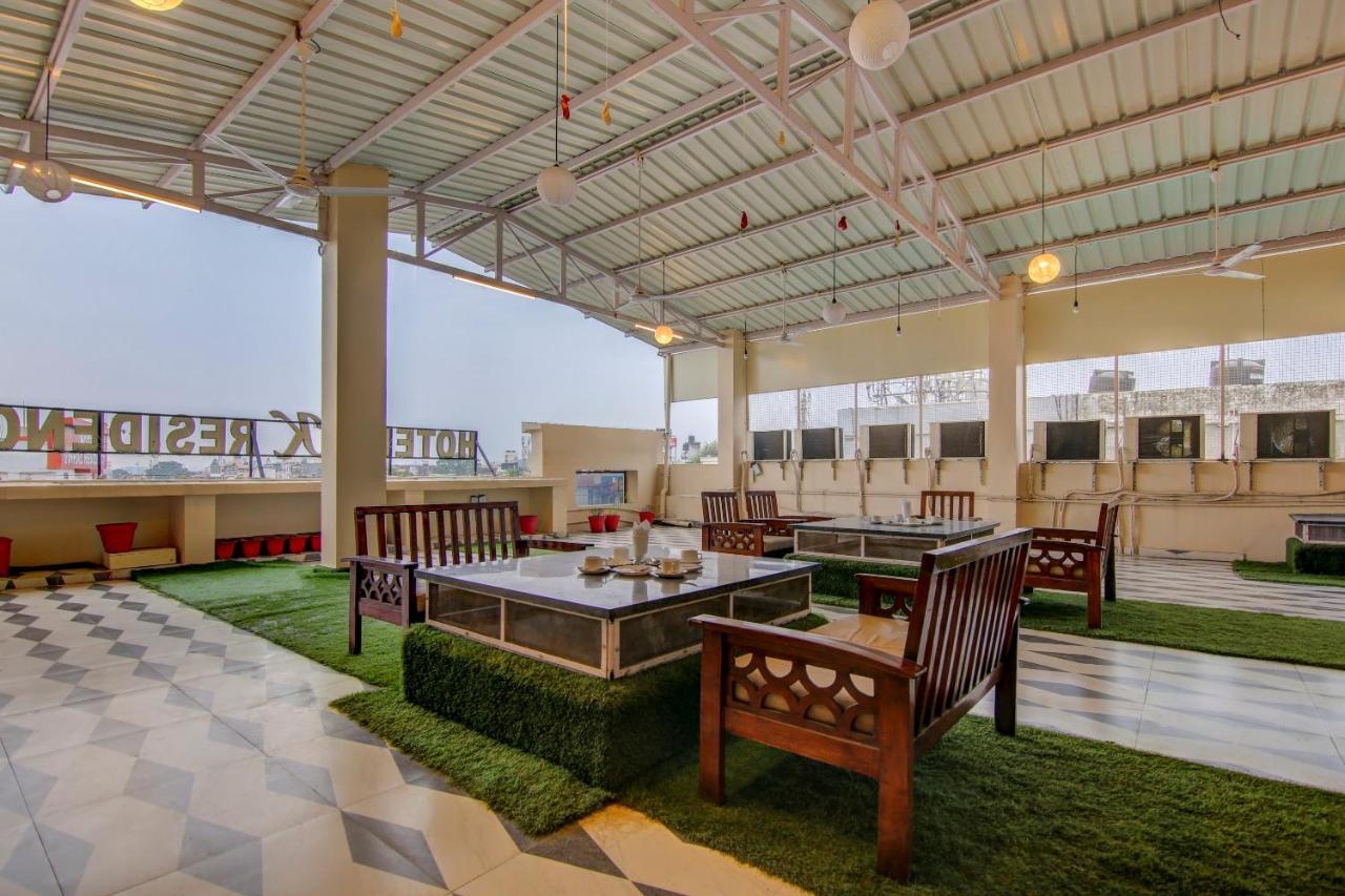 Hotel Vaccinated Staff- Townhouse Oak Gk Residency Dehradun