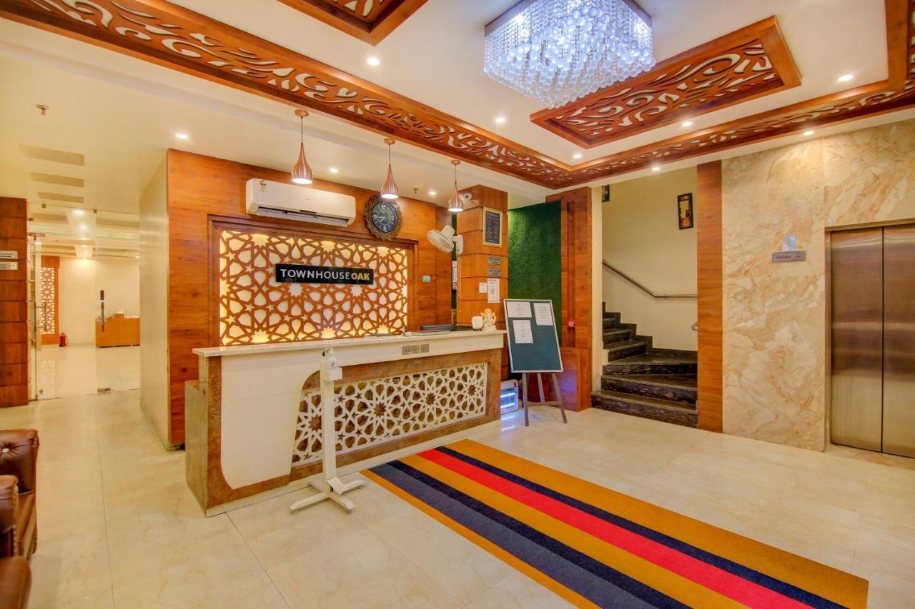 Vaccinated Staff- Townhouse Oak Gk Residency Hotel