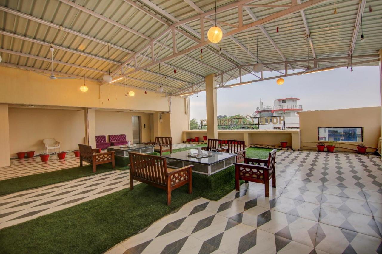 Vaccinated Staff- Townhouse Oak Gk Residency Hotel
