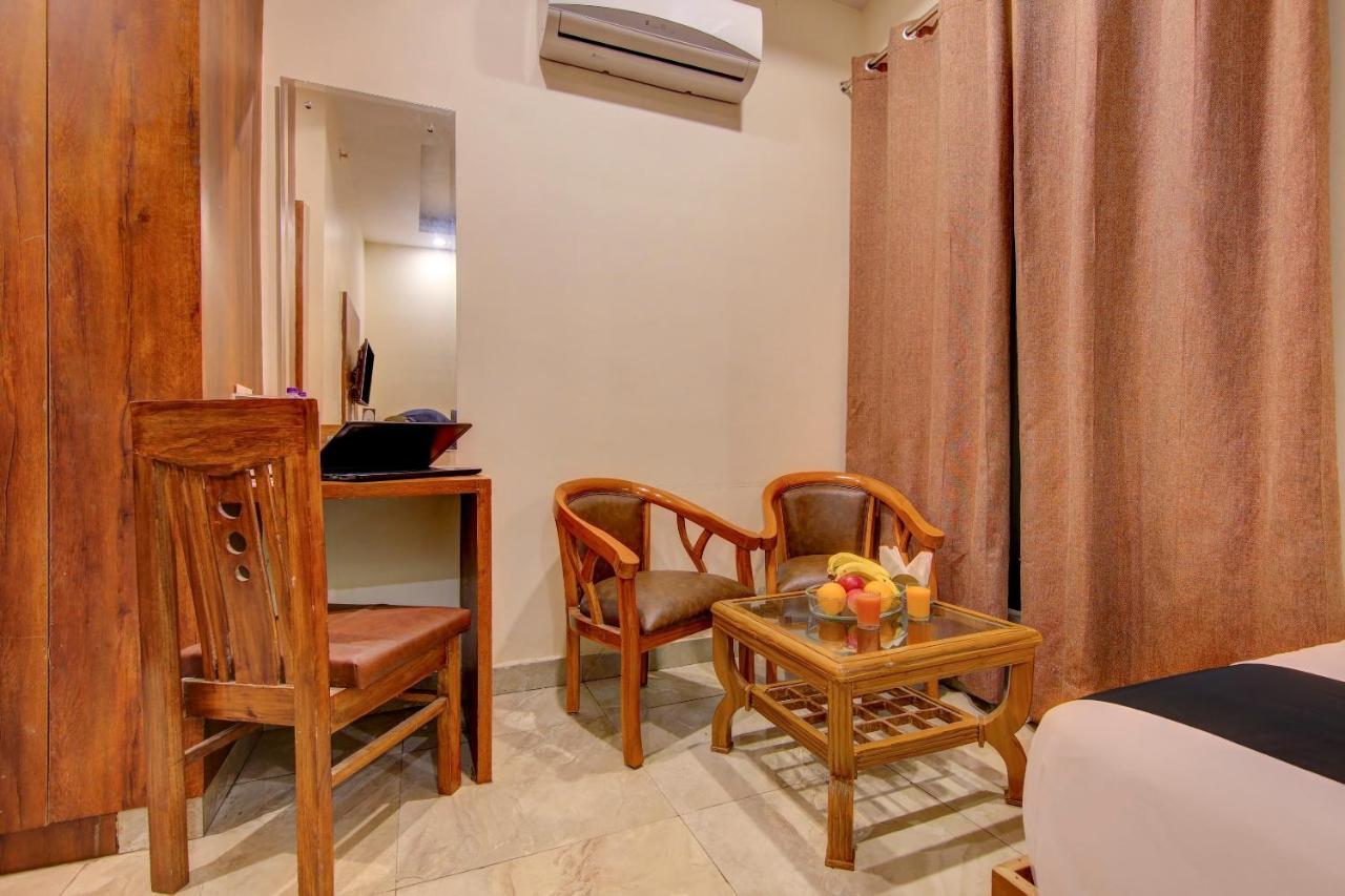 Hotel Vaccinated Staff- Townhouse Oak Gk Residency Dehradun