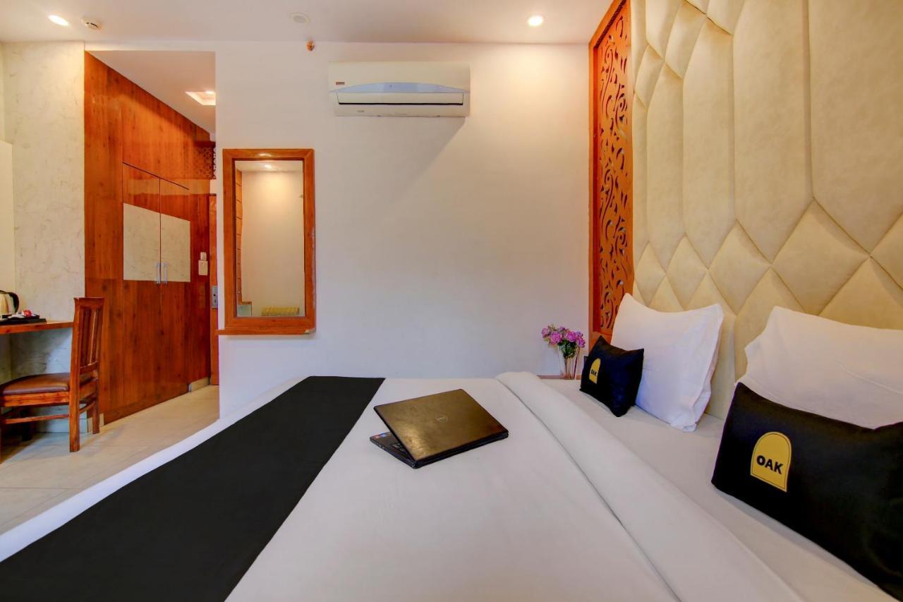Vaccinated Staff- Townhouse Oak Gk Residency Hotel