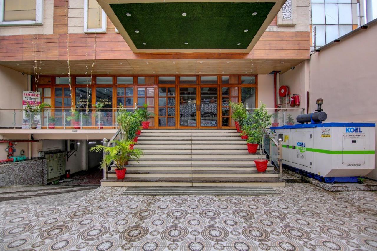 Vaccinated Staff- Townhouse Oak Gk Residency