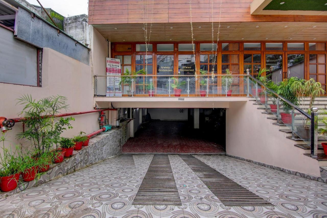 Hotel Vaccinated Staff- Townhouse Oak Gk Residency 4*