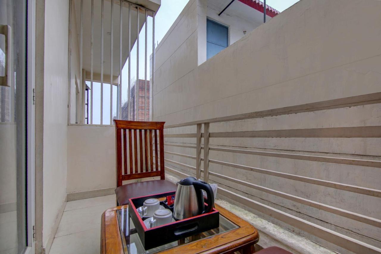 Hotel Vaccinated Staff- Townhouse Oak Gk Residency 4*