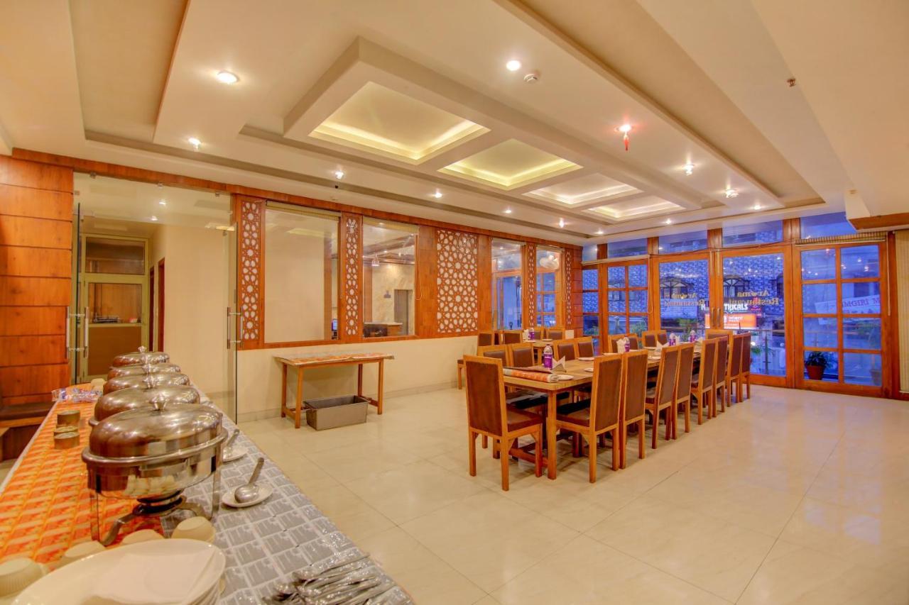Hotel Vaccinated Staff- Townhouse Oak Gk Residency Dehradun