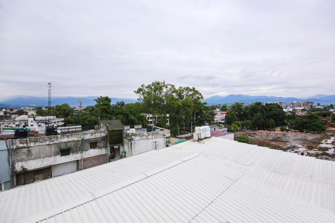 Hotel Vaccinated Staff- Townhouse Oak Gk Residency 4*