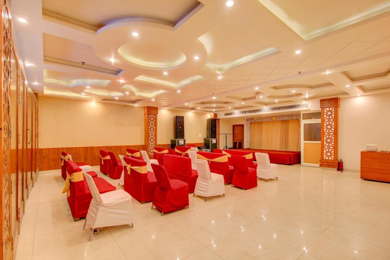 Vaccinated Staff- Townhouse Oak Gk Residency 4* Dehradun