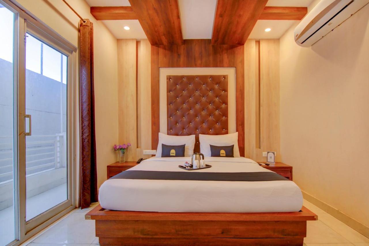 Hotel Vaccinated Staff- Townhouse Oak Gk Residency 4*