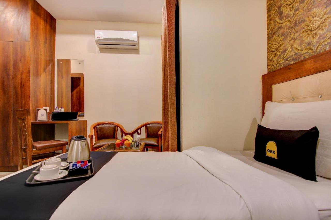 Vaccinated Staff- Townhouse Oak Gk Residency Hotel 4*