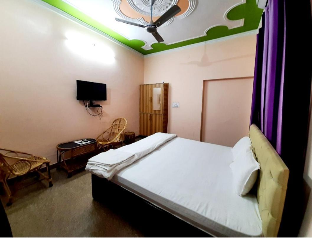 Nandini Homestay *