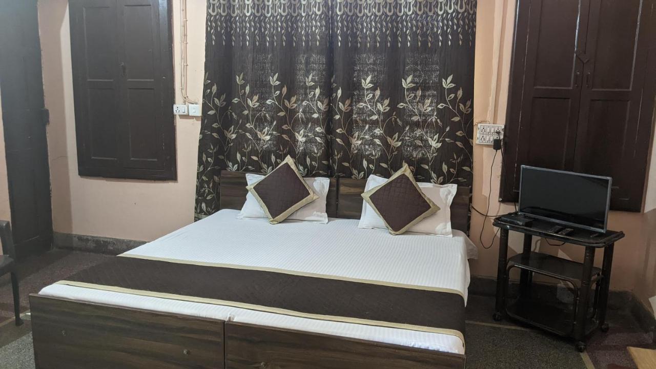 Kanchan Hotel
