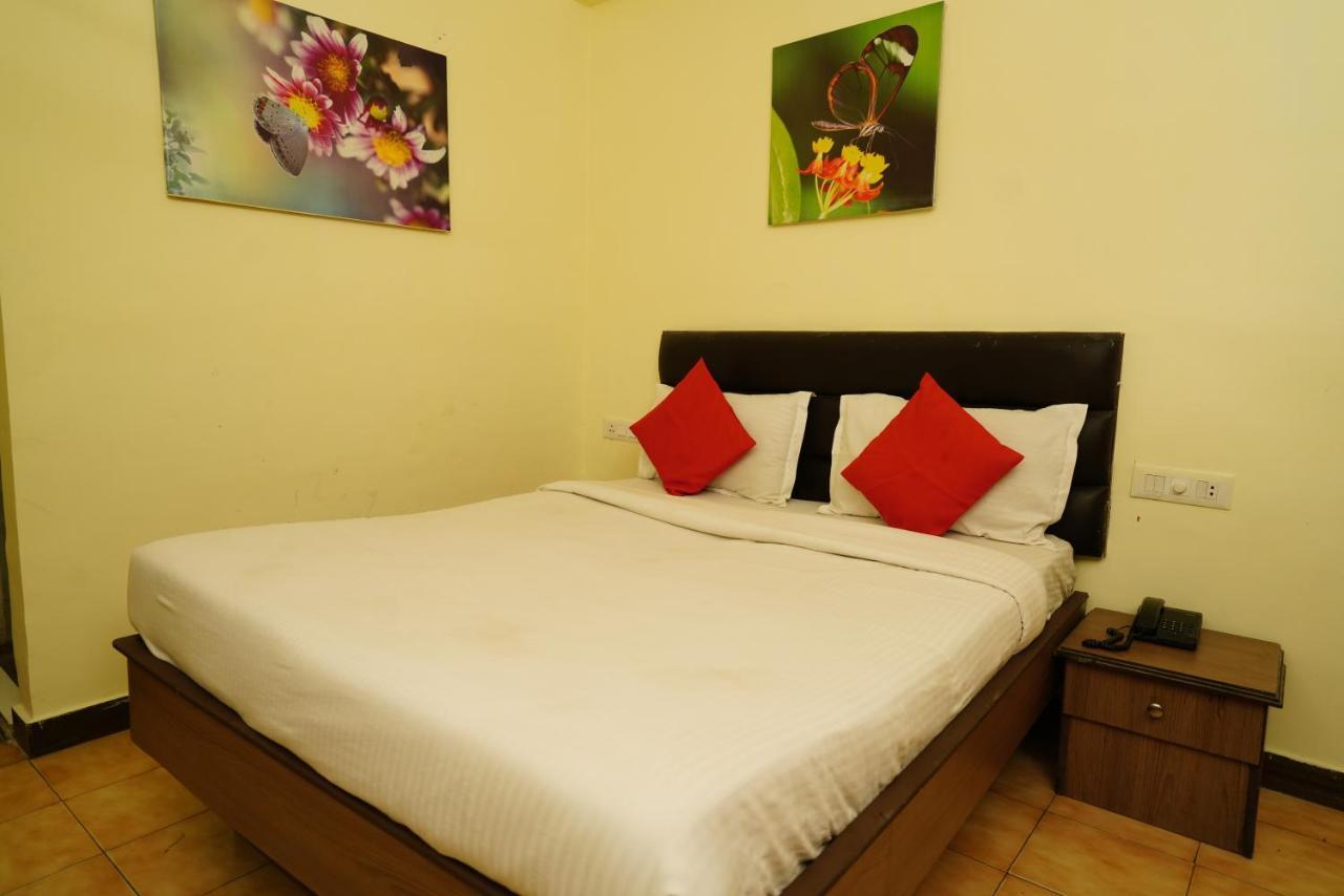 Hotel Gaurab Near Paltan Bazaar Dehradun