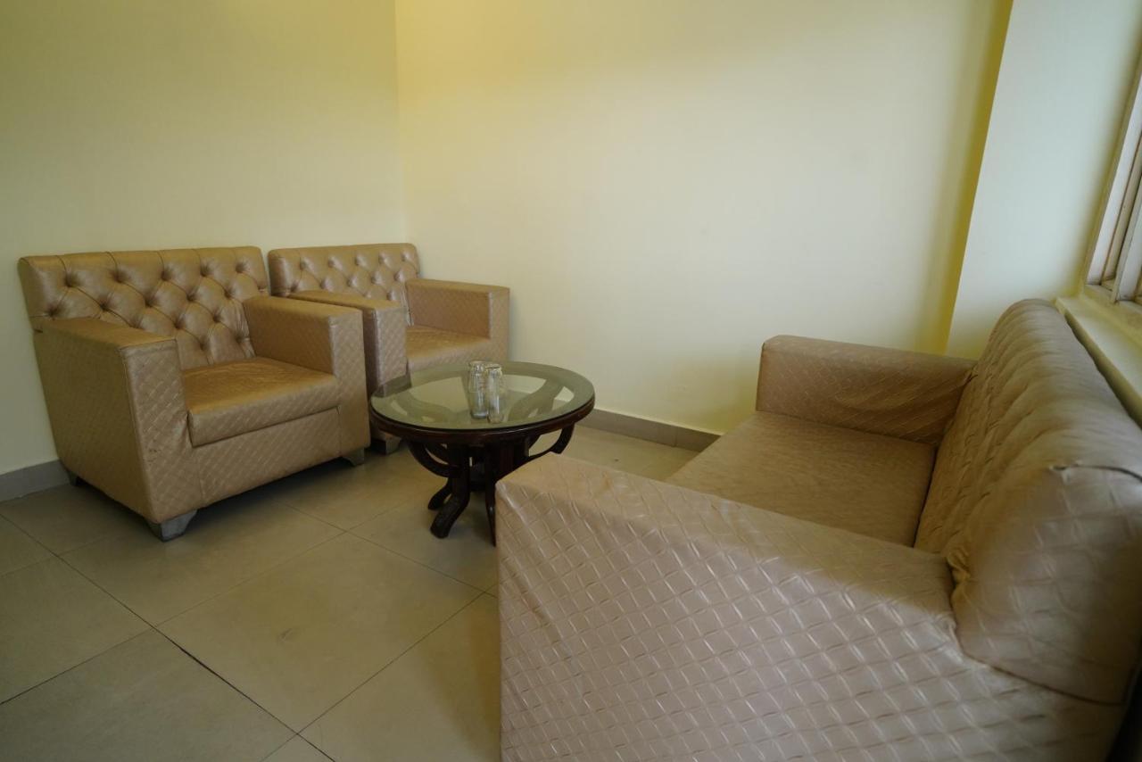 Hotel Gaurab Near Paltan Bazaar Dehradun