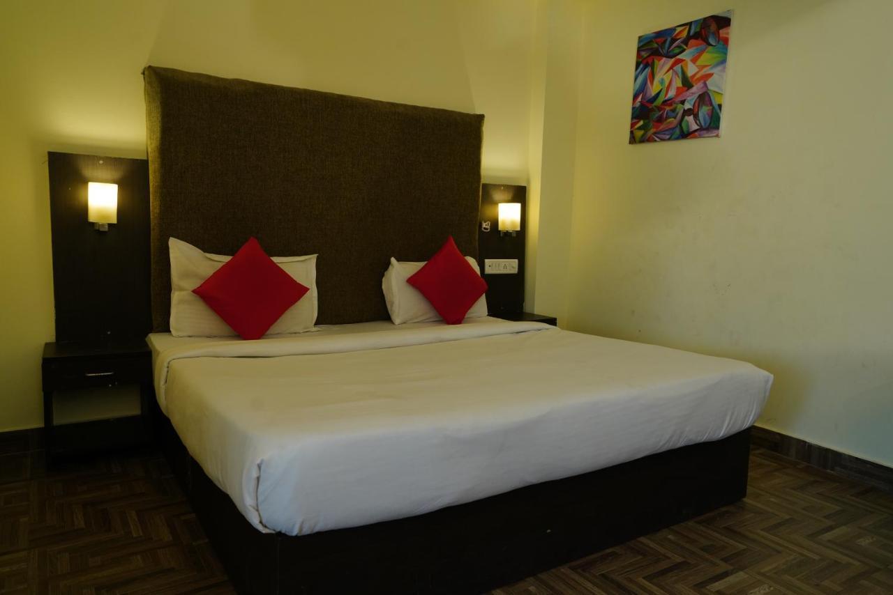 Hotel Gaurab Near Paltan Bazaar Dehradun