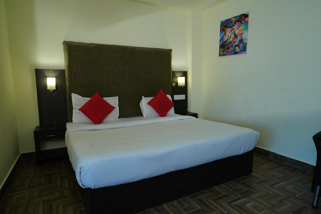 Hotel Gaurab Near Paltan Bazaar Dehradun