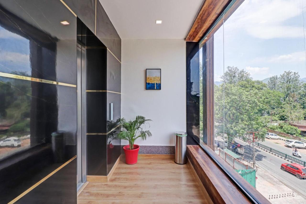 Hotel Super Oyo Townhouse 1232 White 3*