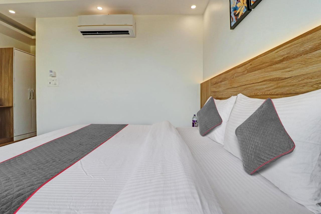 Super Oyo Townhouse 1232 White 3*
