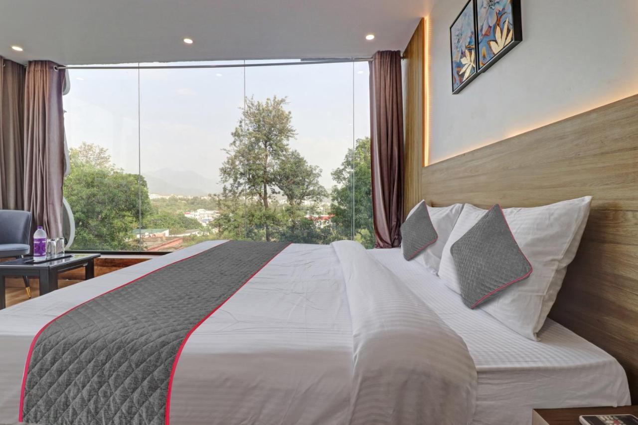 Super Oyo Townhouse 1232 White Hotel Dehradun