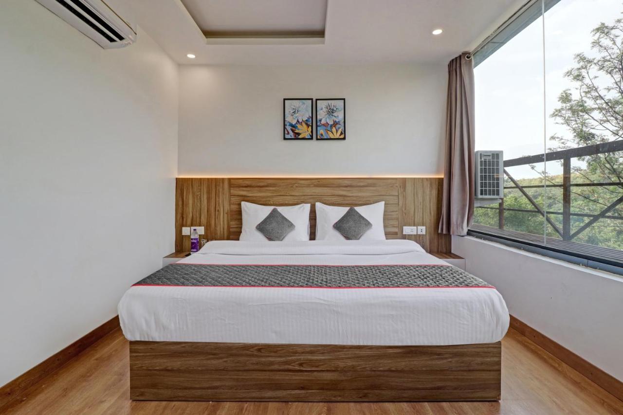 Super Oyo Townhouse 1232 White 3* Dehradun