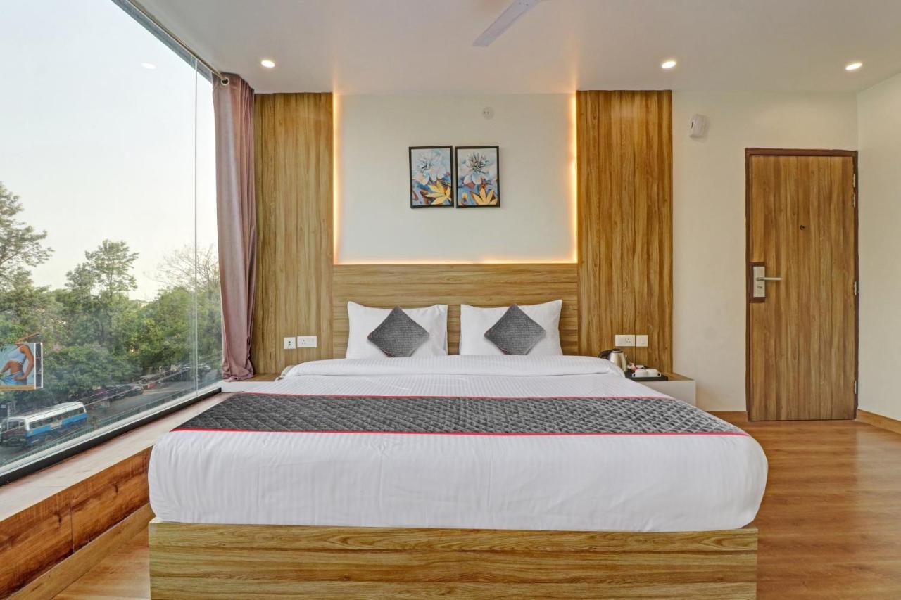 Super Oyo Townhouse 1232 White Hotel 3*