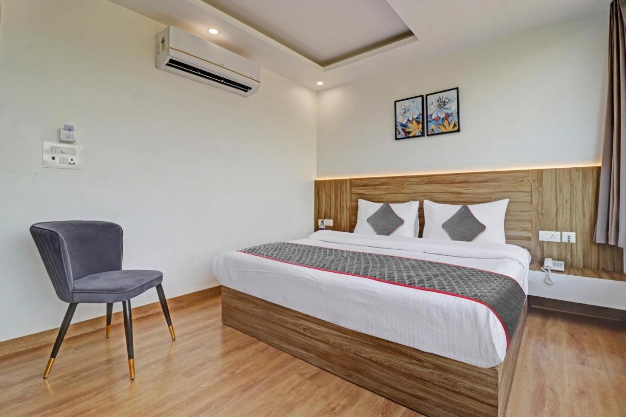 Super Oyo Townhouse 1232 White Dehradun
