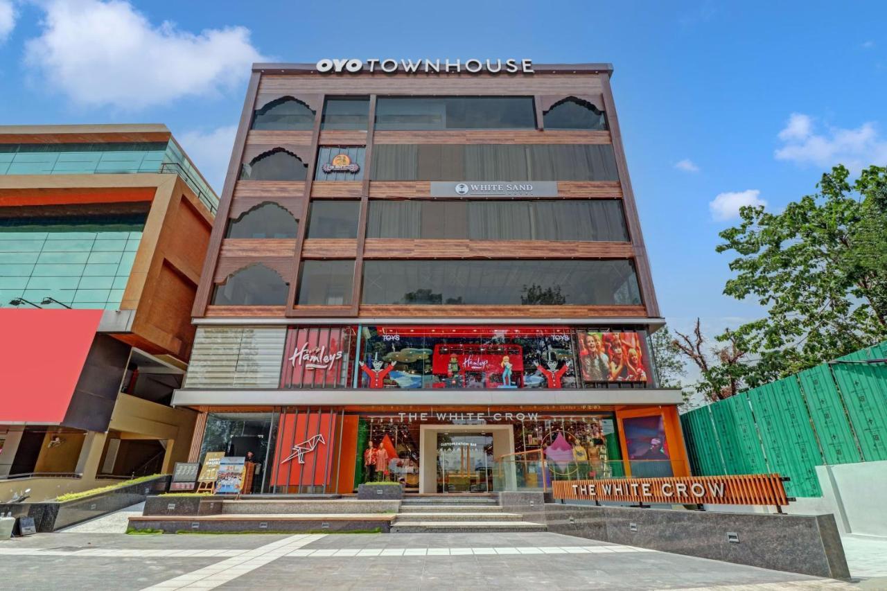 Hotel Super Oyo Townhouse 1232 White 3*