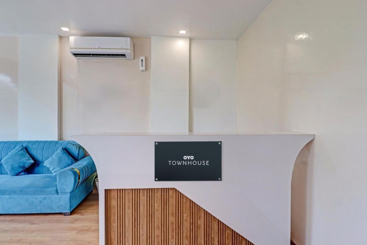Super Oyo Townhouse 1232 White 3*