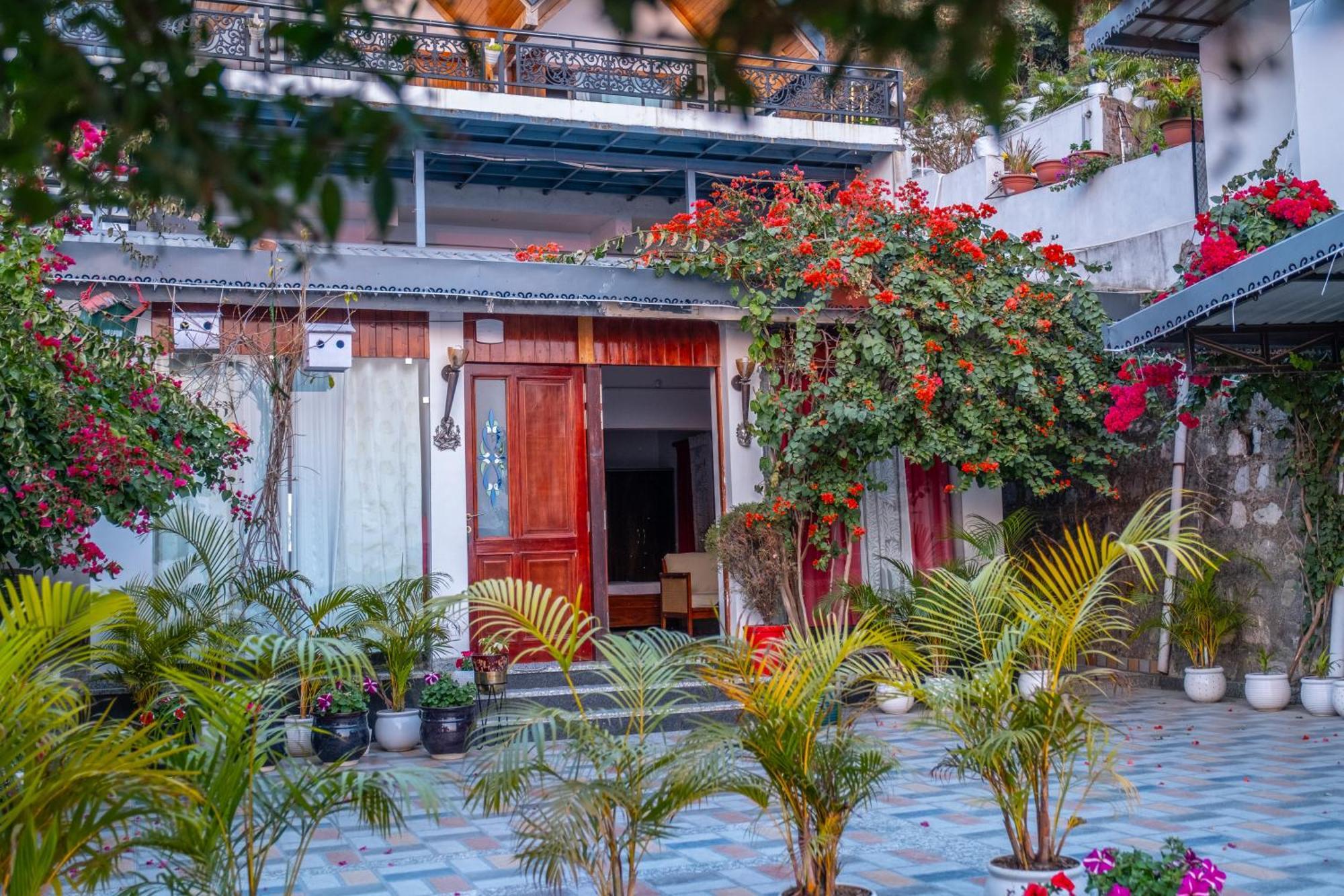 The Bougainvillea Retreat - A Luxury Private Pool In Hotel Dehradun