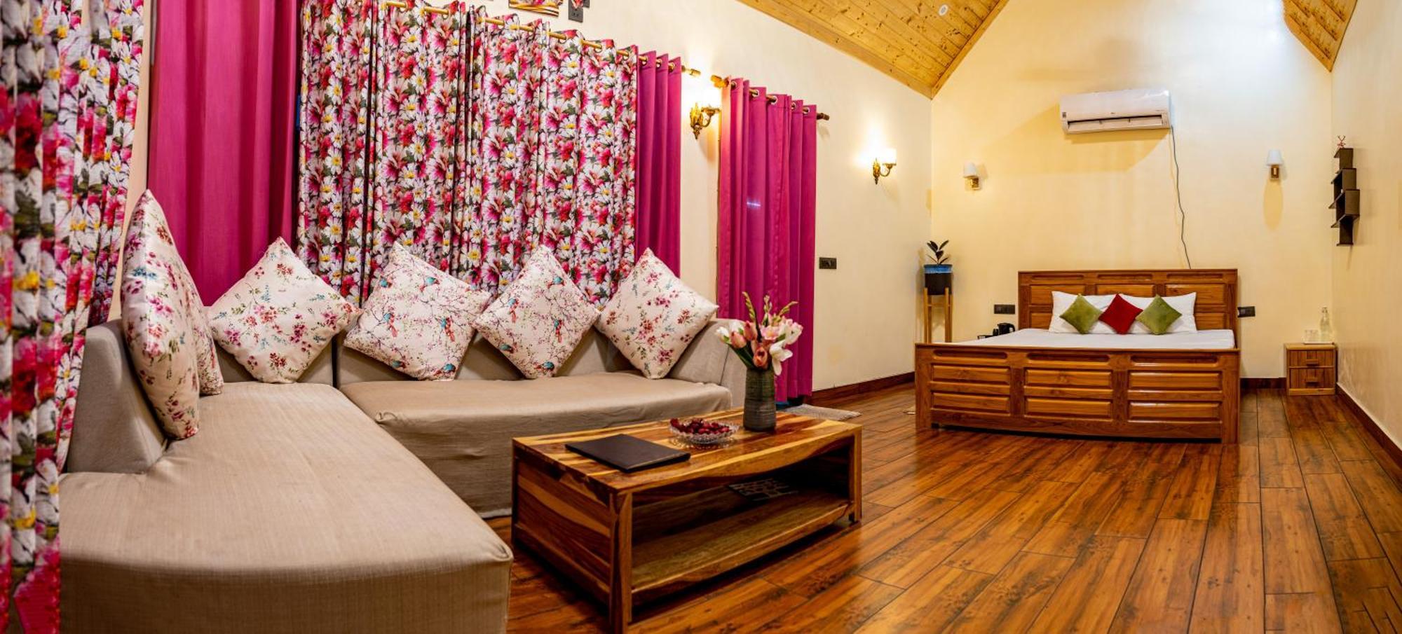 Hotel The Bougainvillea Retreat - A Luxury Private Pool In Dehradun