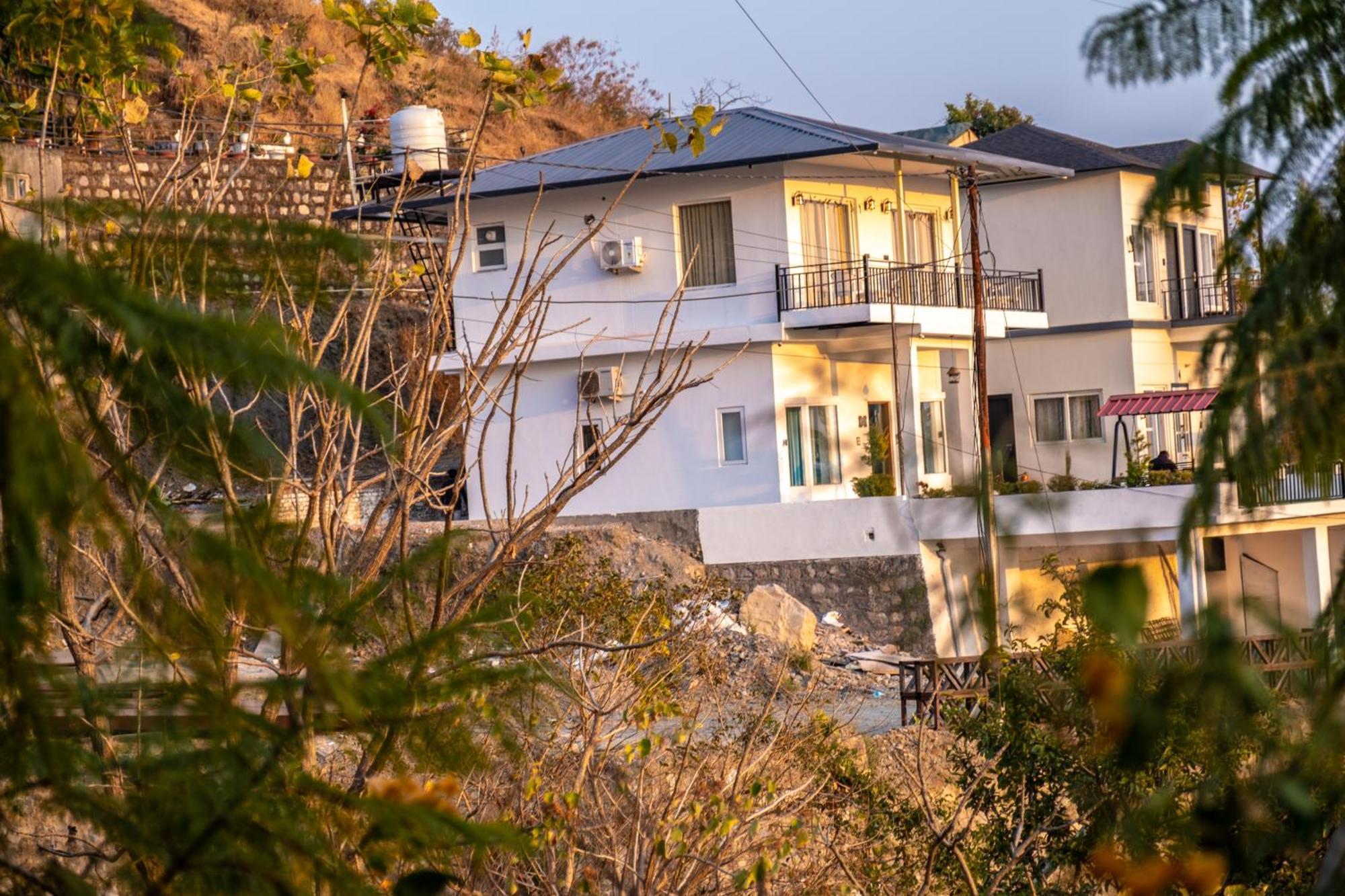The Bougainvillea Retreat - A Luxury Private Pool In Dehradun