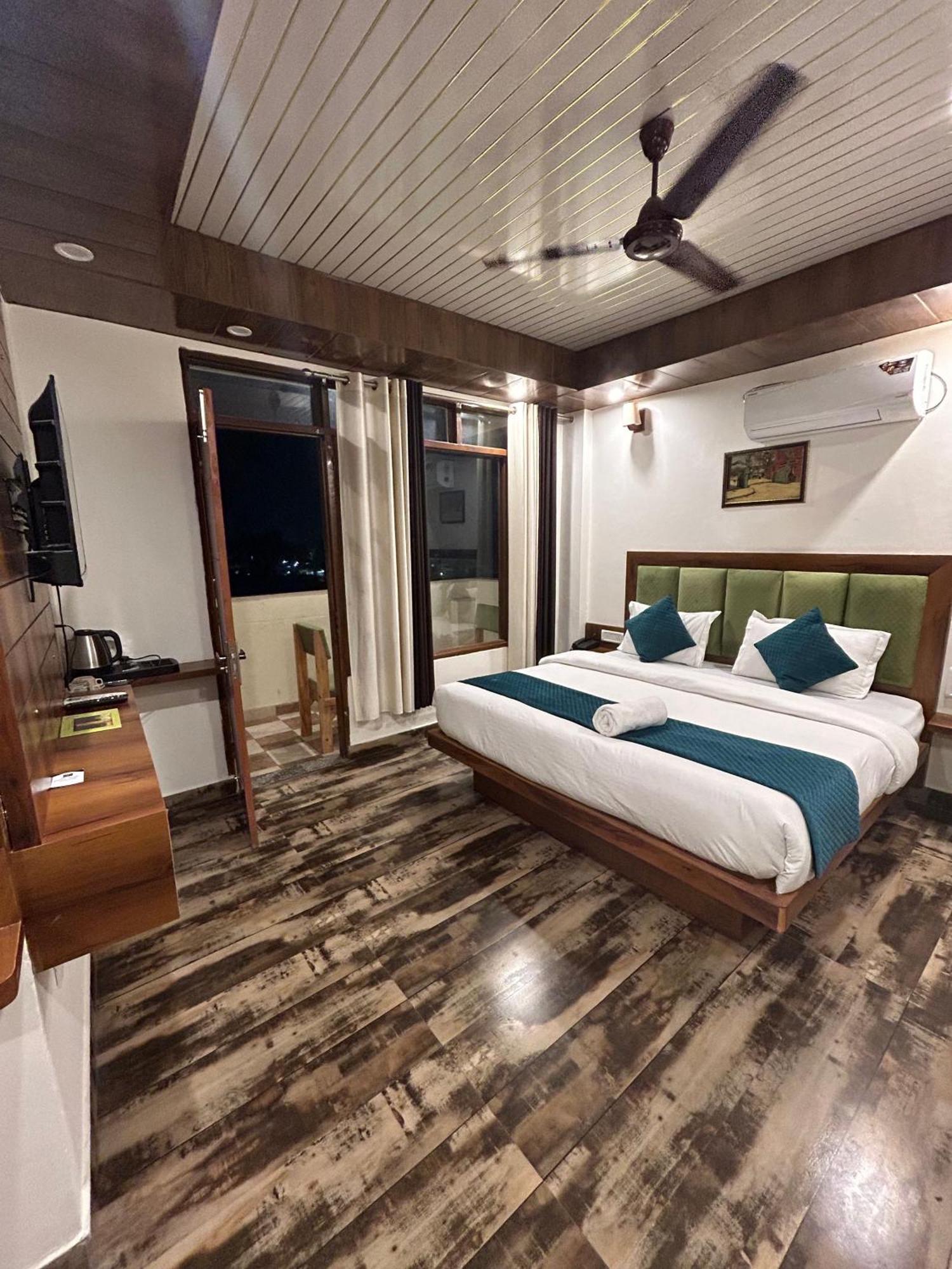 Royal Orbit By Arony Hospitality