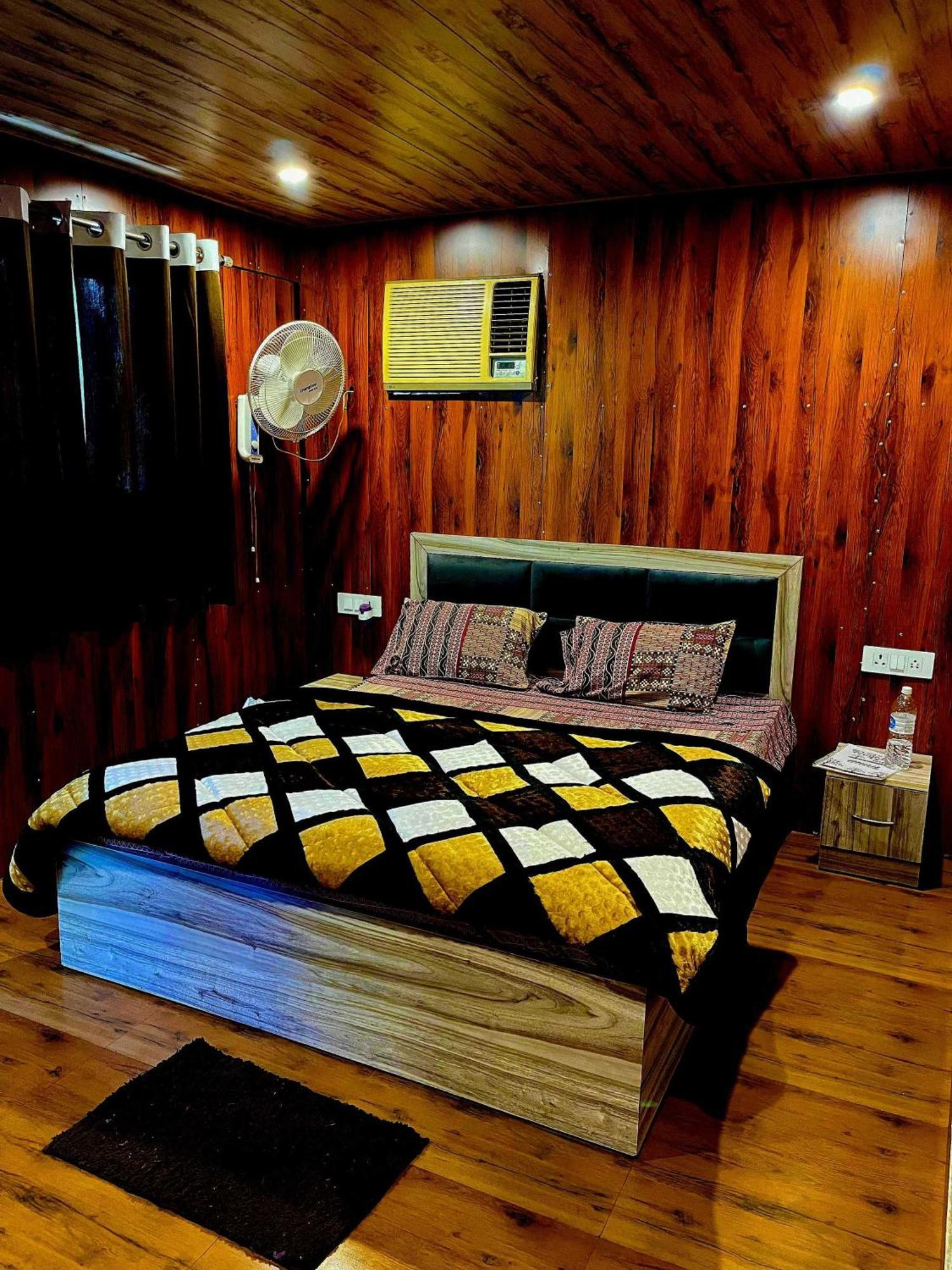 Super O Royal Tree Cafe And Hotel Dehradun
