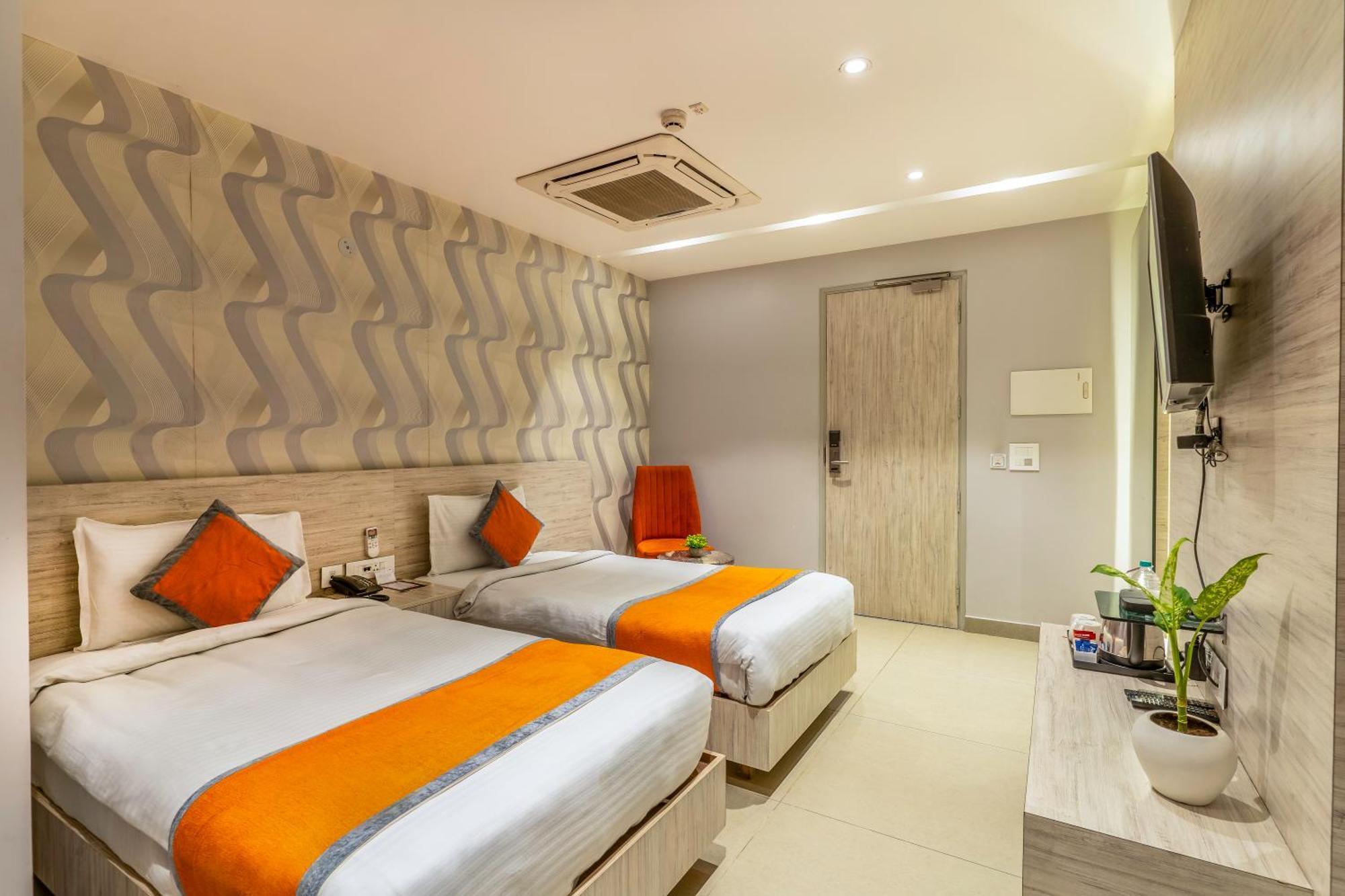Kailash Plaza 3*