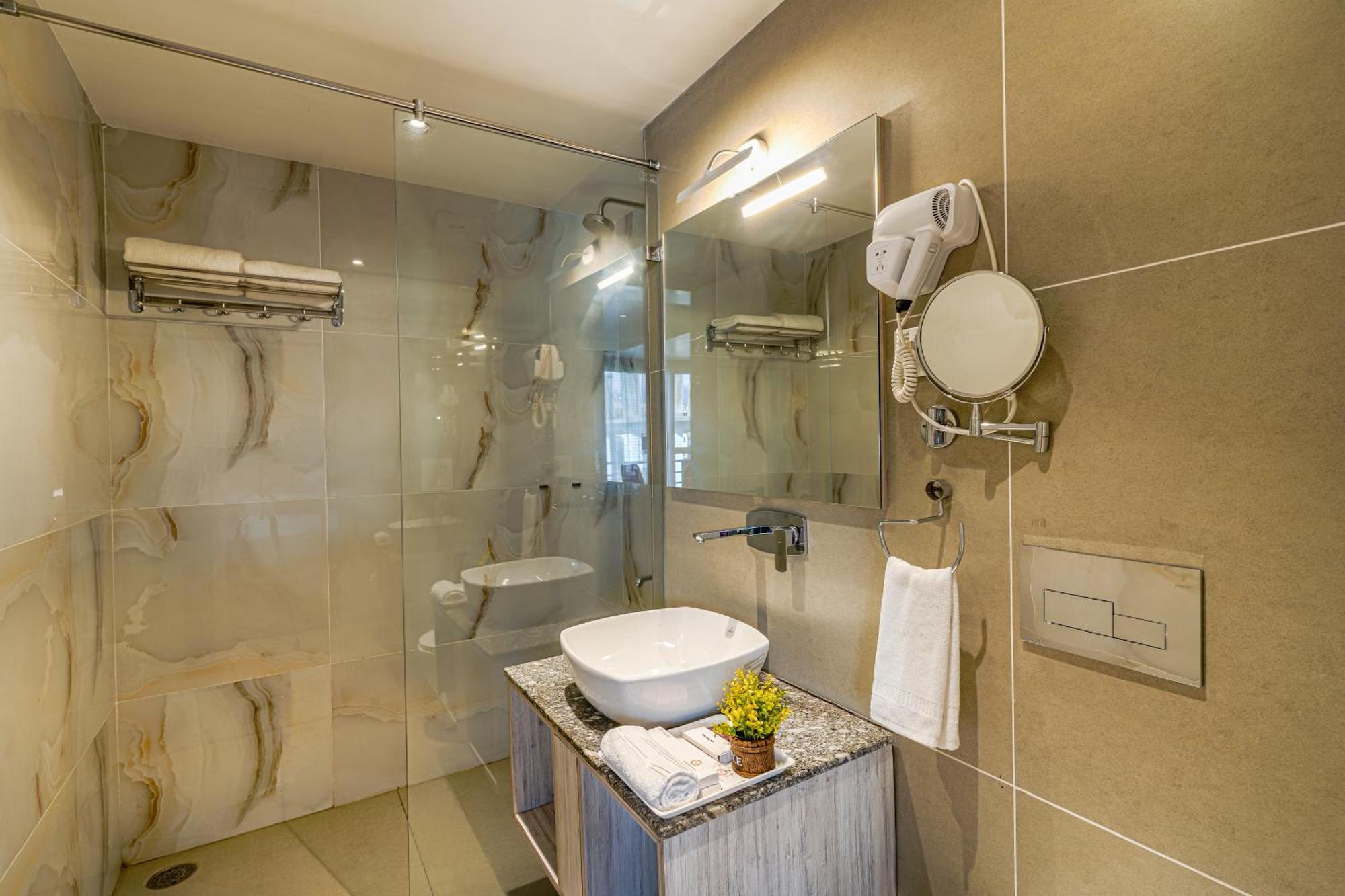 Kailash Plaza Hotel