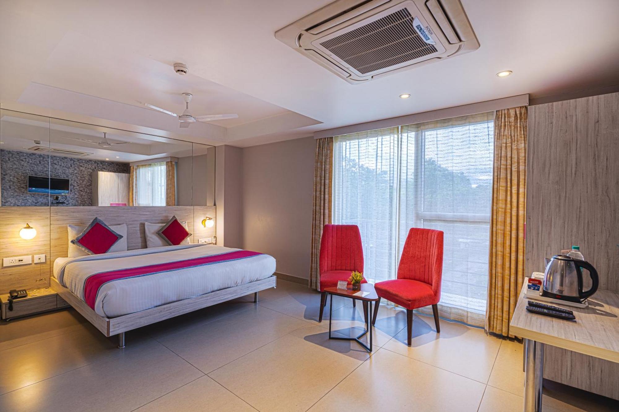 Kailash Plaza Hotel 3*