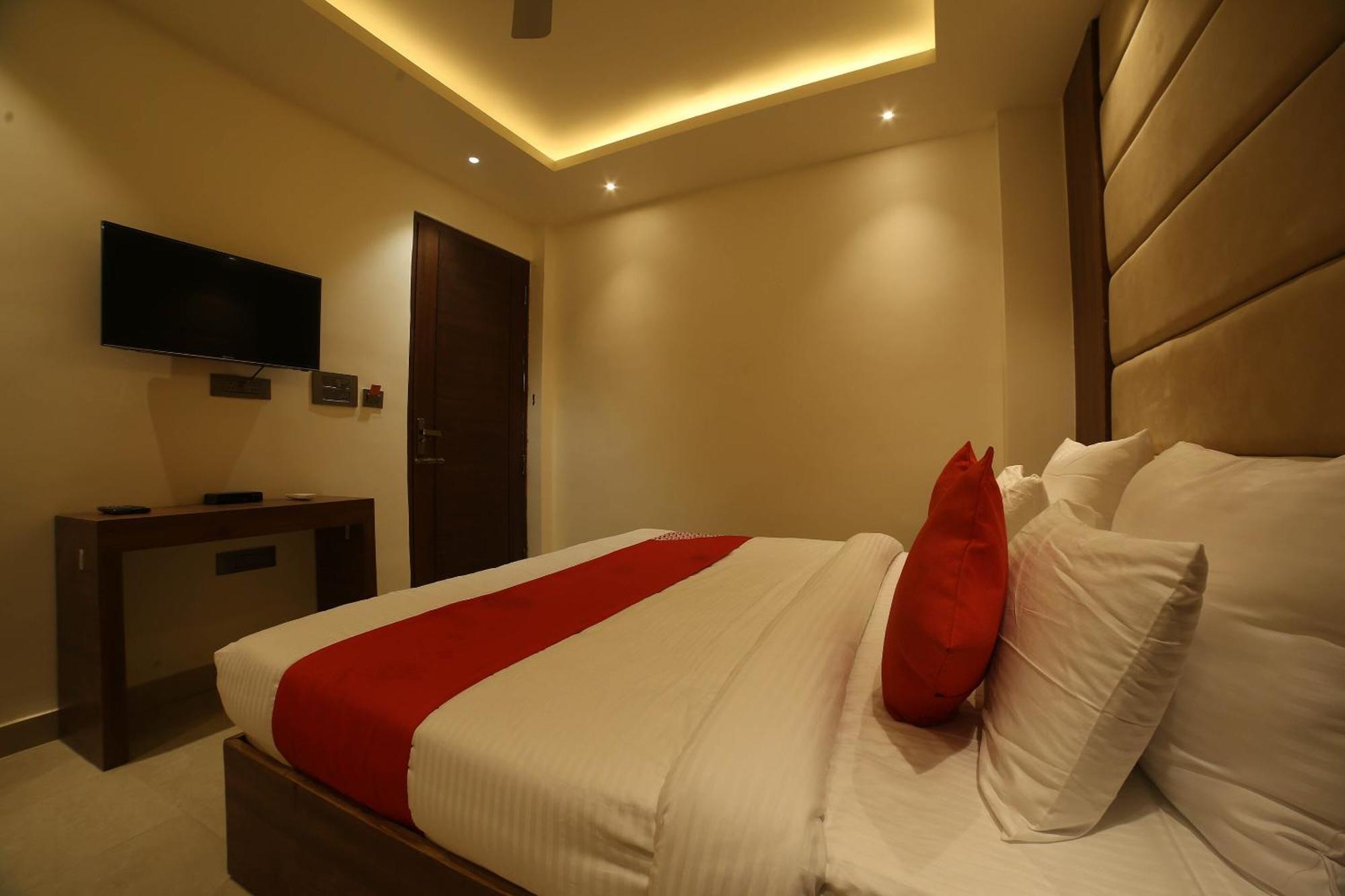 O Status Hotel 3*