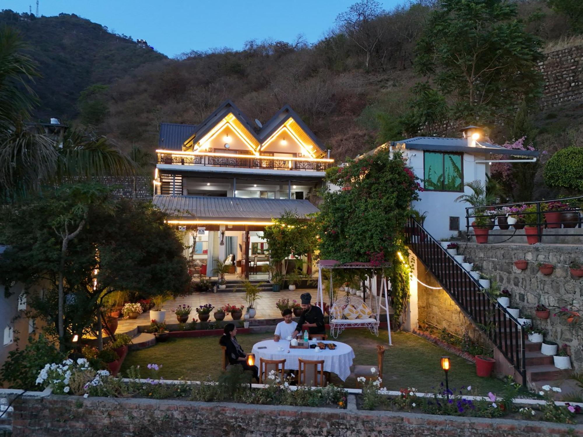 The Bougainvillea Retreat - A Luxury Private Pool In Dehradun