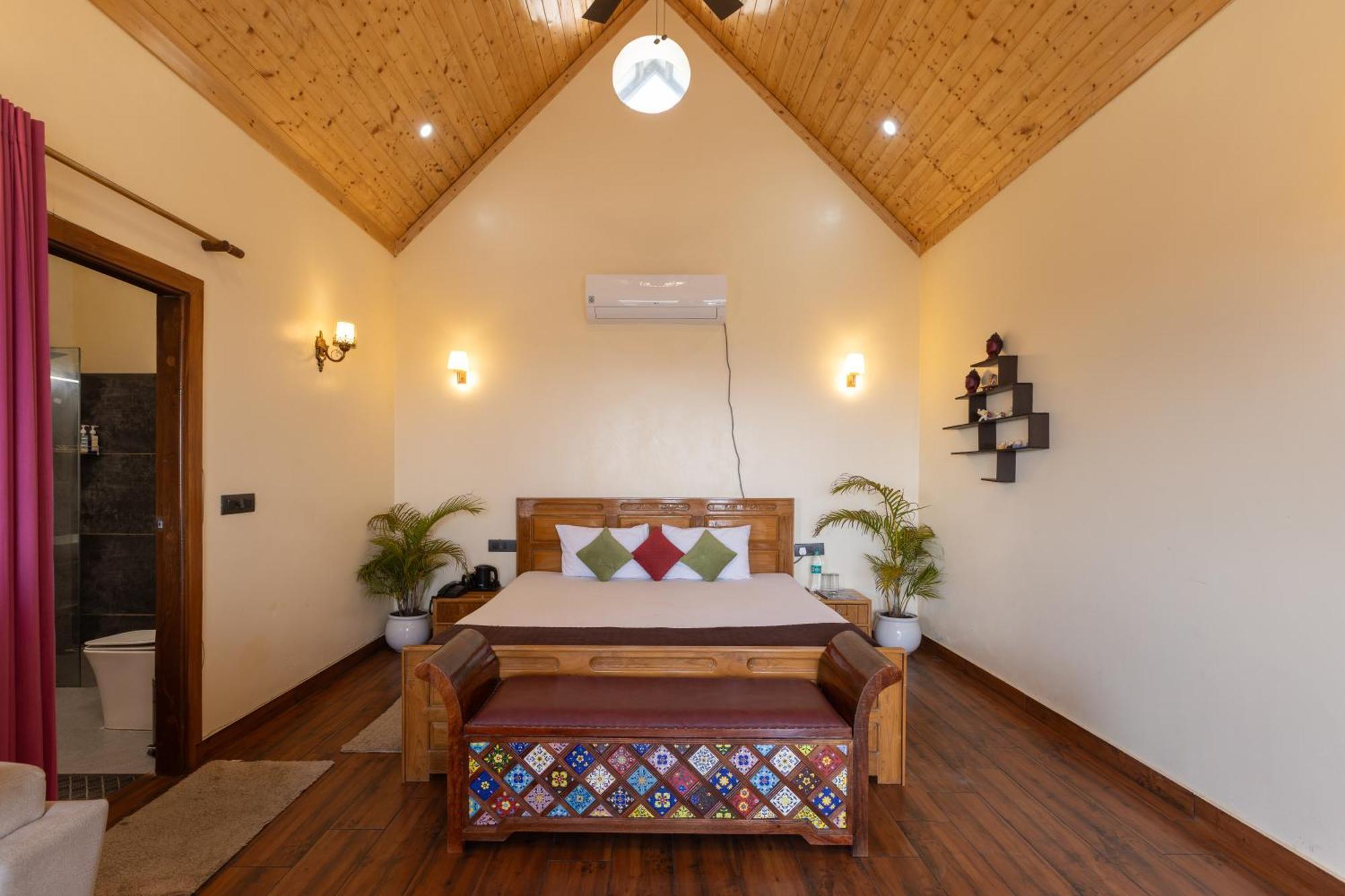 The Bougainvillea Retreat - A Luxury Private Pool In * Dehradun