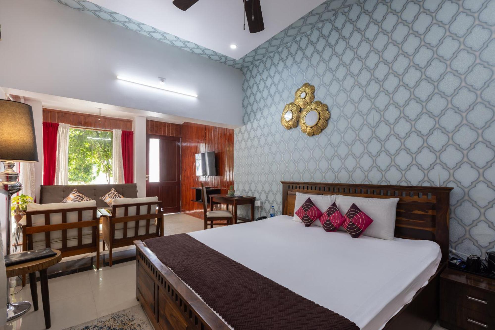 The Bougainvillea Retreat - A Luxury Private Pool In Hotel Dehradun