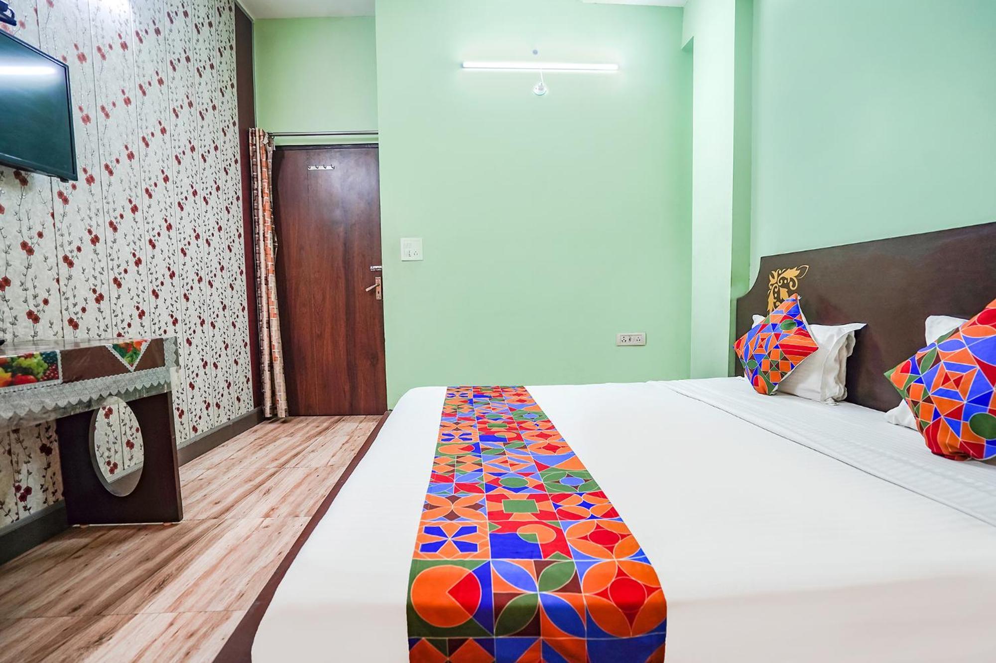 Hotel Fabhotel Krishna Heights 3*