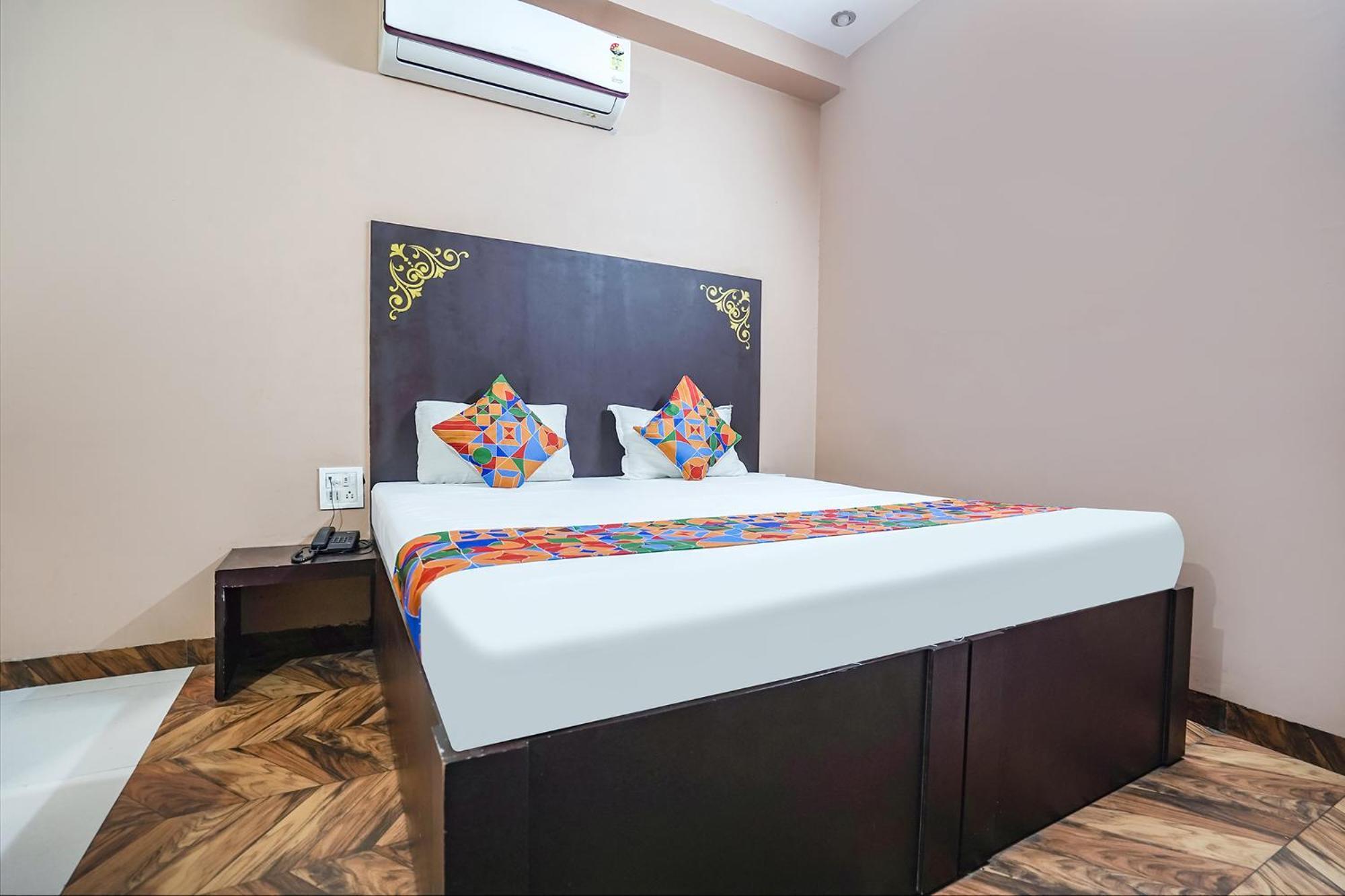 Hotel Fabhotel Krishna Heights