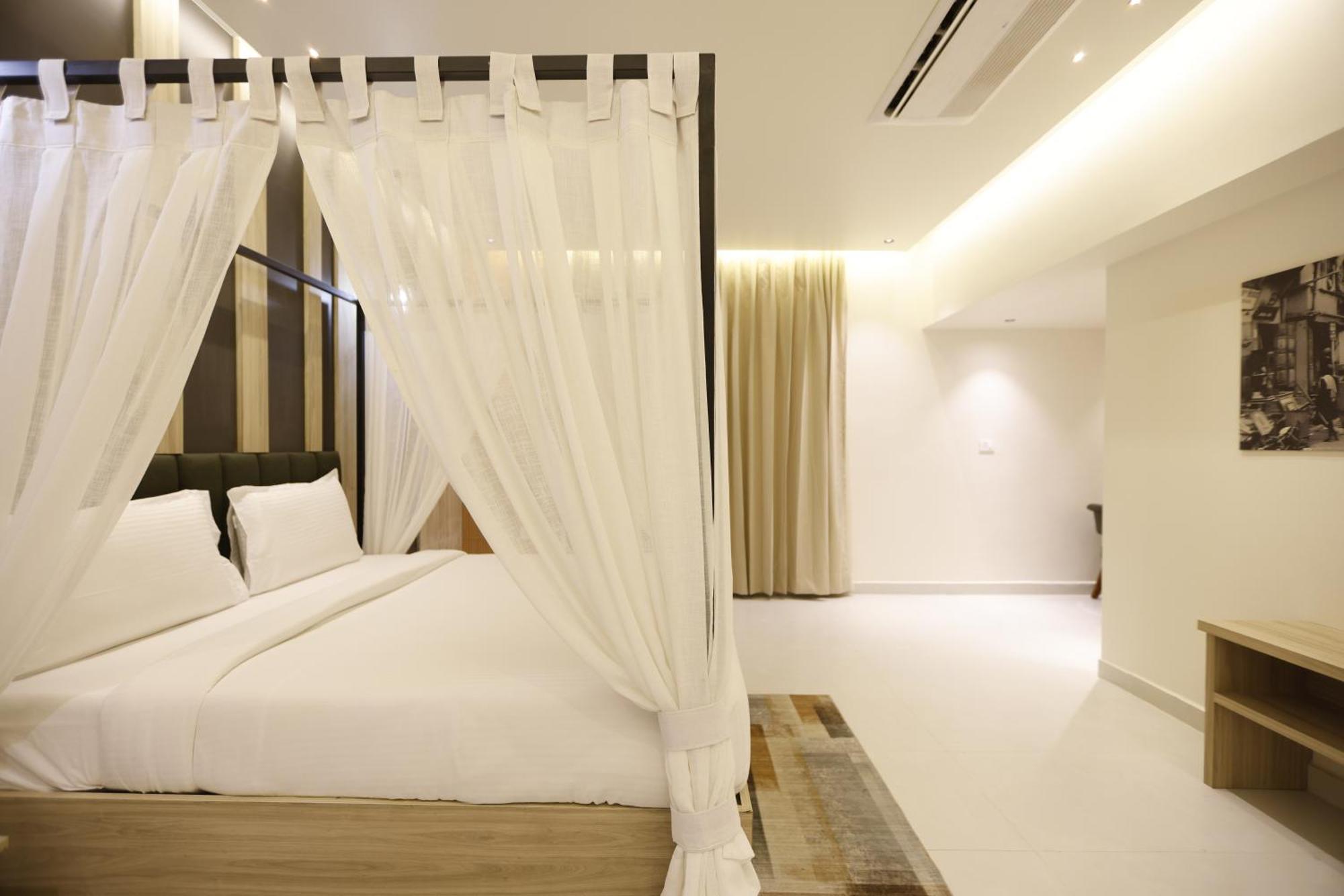 The Solitaire 4*