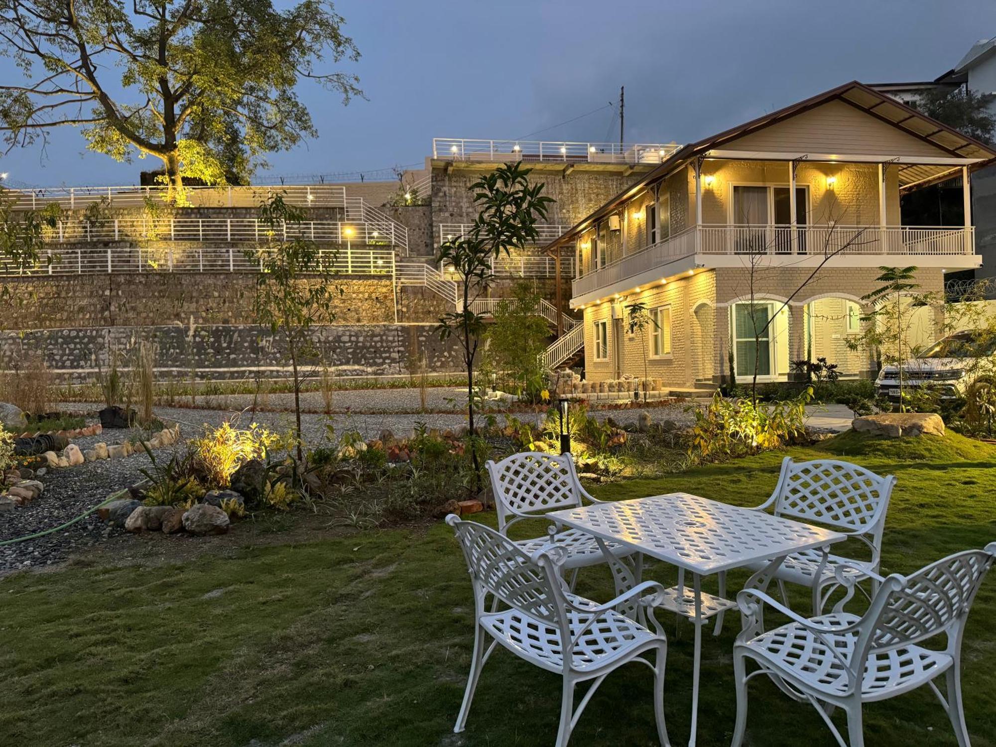 Cliff House, 3br Lux 2km To Rajpur Road Villa *