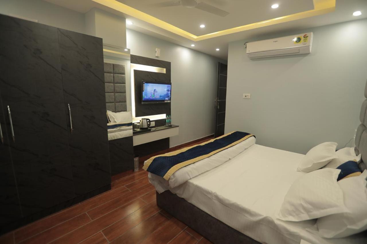 Hotel Av Royale Gms Road