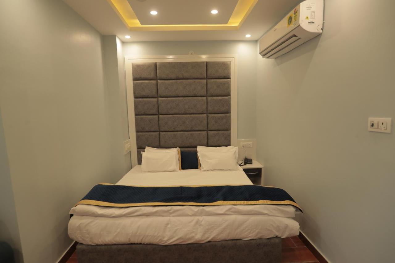 Hotel Av Royale Gms Road